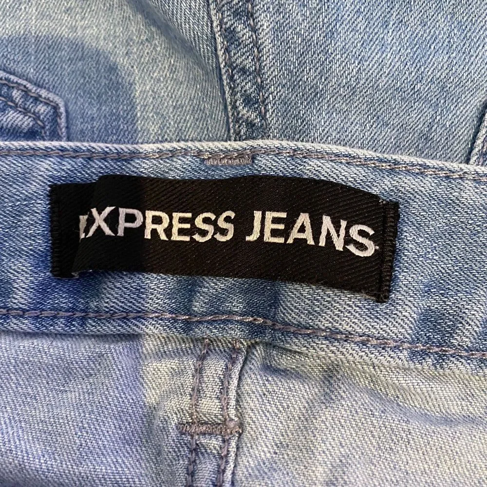 Express Cut Off Denim Shorts Size 0‎ Embroidered Floral Patch Distressed Jeans